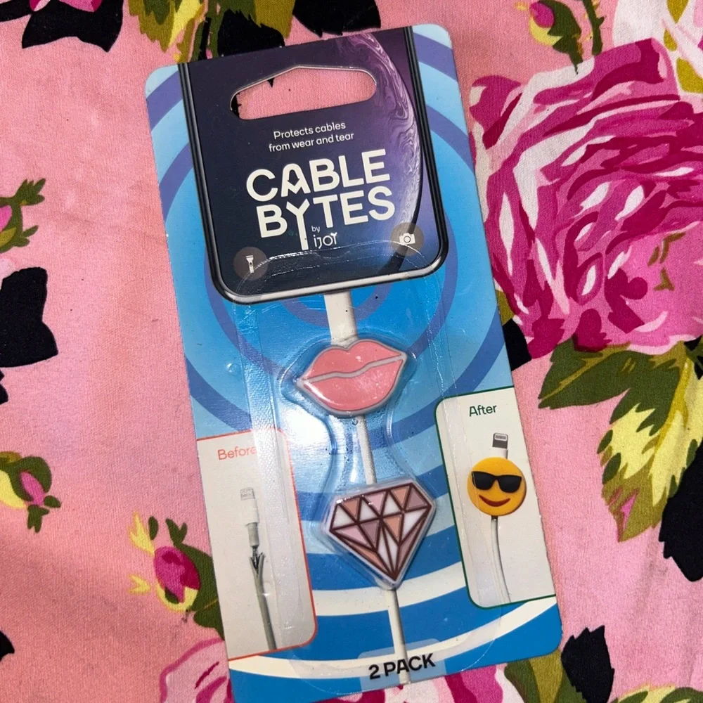 Cable Bytes lip diamond ultra cute and Purple Cable Protectors